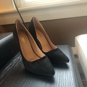 Fashion Nova Pumps size 7